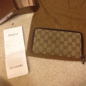Gucci Clutches & Wallets - 💦💦SOLD Gucci Zip Around Wallet Gucci Clutches & Wallets - 💦💦SOLD Gucci Zip Around Wallet