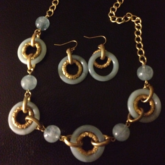 Necklace and earring set - Picture 1 of 1