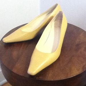 Anne Klein Classic Tan/Nude Pump