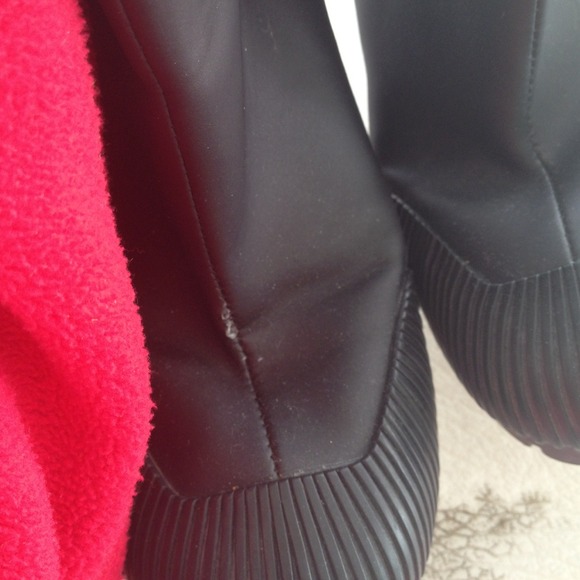 DKNY rainboots.. Worn ONCE - Picture 3 of 4