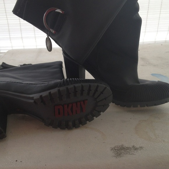 DKNY rainboots.. Worn ONCE - Picture 4 of 4