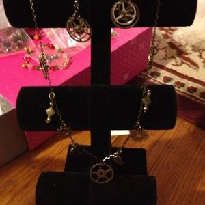 Steampunk style necklace and earring set.