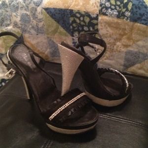 Pretty sandals with crystals!