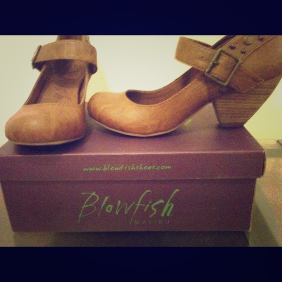 Tan Blowfish Malibu wedge heals