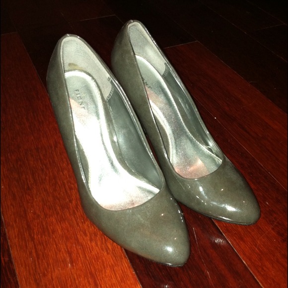 ❌❌ SOLD Gray heels! Size 5 👠