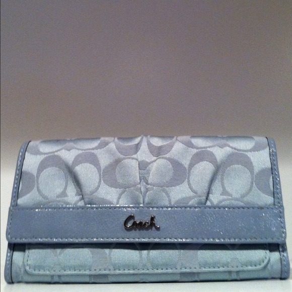❗SOLD BN Baby Blue Coach Wallet❗