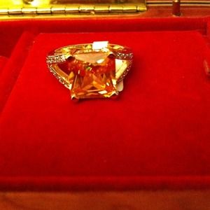 💎💎Accented Yellow CZ Ring💎💎