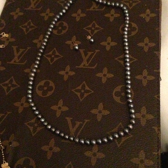 Cultured Black Pearl Necklace 10k