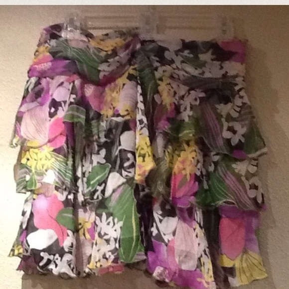 Bundle....Mini skirt - Picture 4 of 4