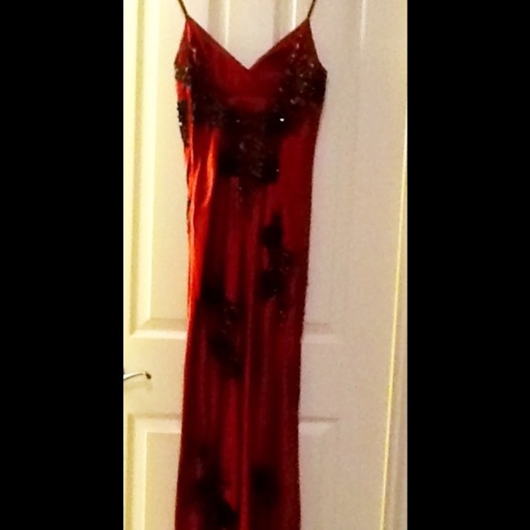 Sexy in red Sue Wong gown - Picture 2 of 4