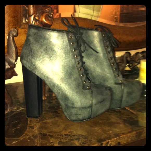 BLACK LITAS SIZE 8.5