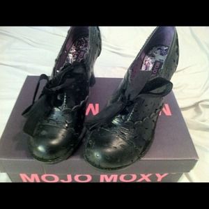 Mojo Moxy holiday heels