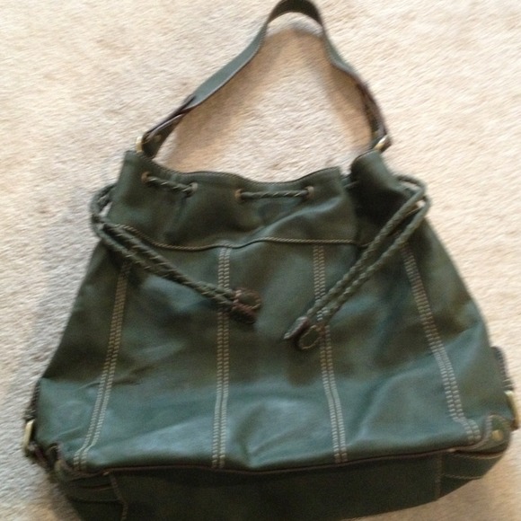 Handbags - 👜Final reduction👜 Green purse - great condition!