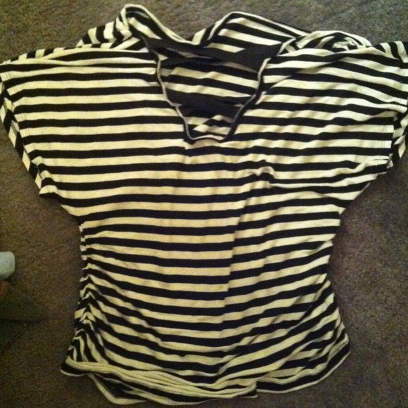 black&white over the shoulder shirt. - Picture 2 of 2