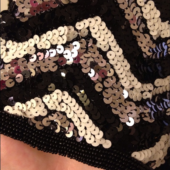 DISCOUNT AVAILABLE 👀SEE 1st LISTING IN CLOSET - Picture 3 of 4