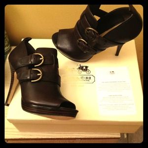 ✨✨RESERVED✨✨NWB Coach Full Grain