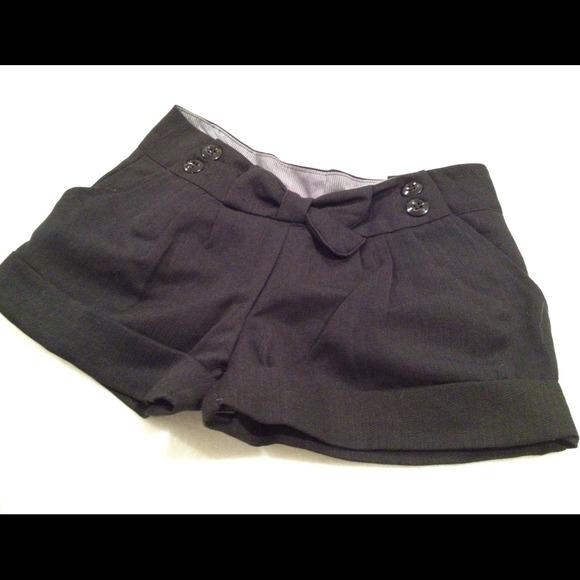 ❌SOLD IN BUNDLE❌Pleated Shorts w/ Ribbon Detail