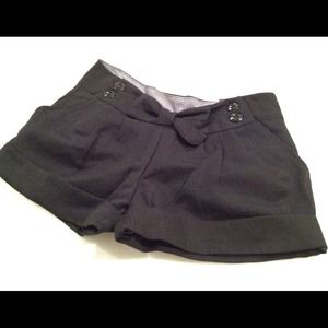 ❌SOLD IN BUNDLE❌Pleated Shorts w/ Ribbon Detail