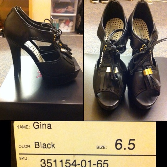 JustFab's Gina