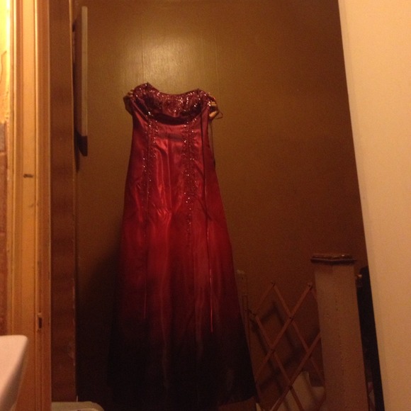 Dress - Picture 3 of 3