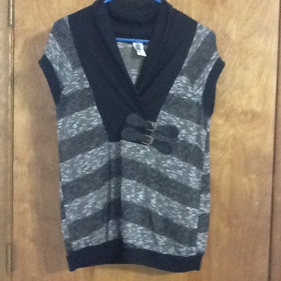 Maternity shirt. NWOT.