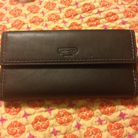 Authentic Coach Leather Wallet w/checkbook