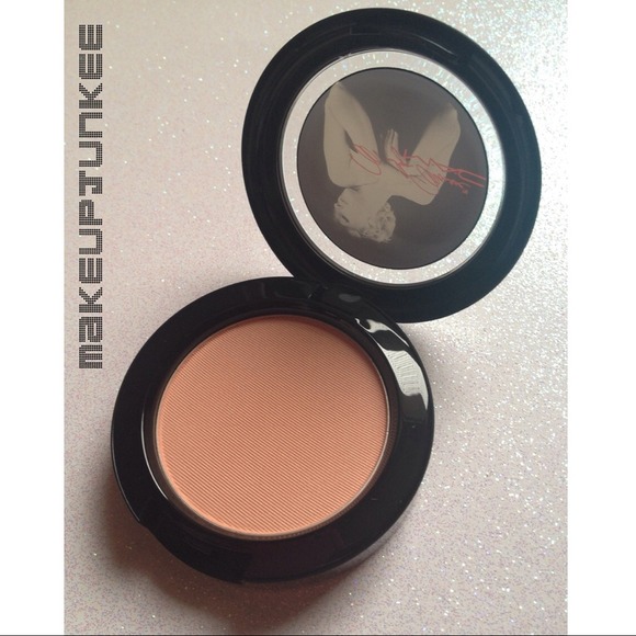 ❤SOLD❤ MAC Marilyn Monroe blush💋(Legendary) - Picture 2 of 2