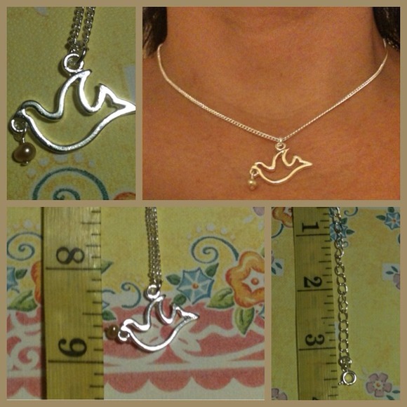 Freshwater pearl pendant