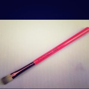 LIMITED PINK MAC CONCEALER BRUSH