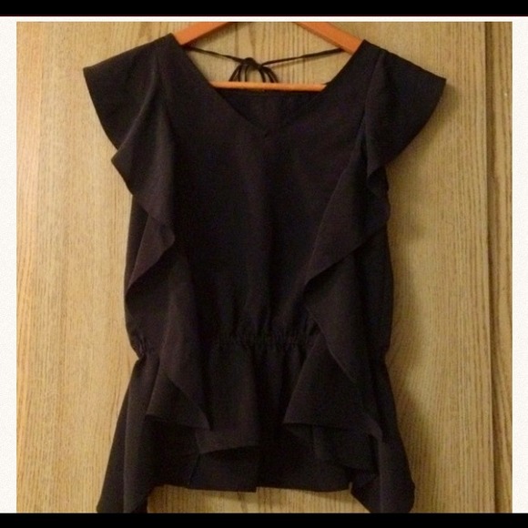 ⛔️at consignment. Sexy black ruffley shirt - Picture 2 of 3