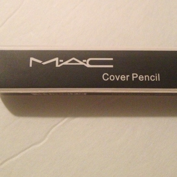 💚 Mac concealer pencil. Medium.
