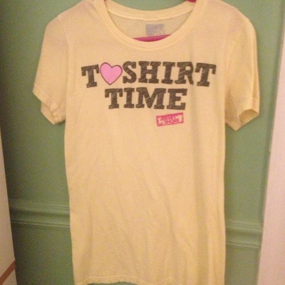 2 shirts 2 necklaces 2 bracelets 1skirt  bundle