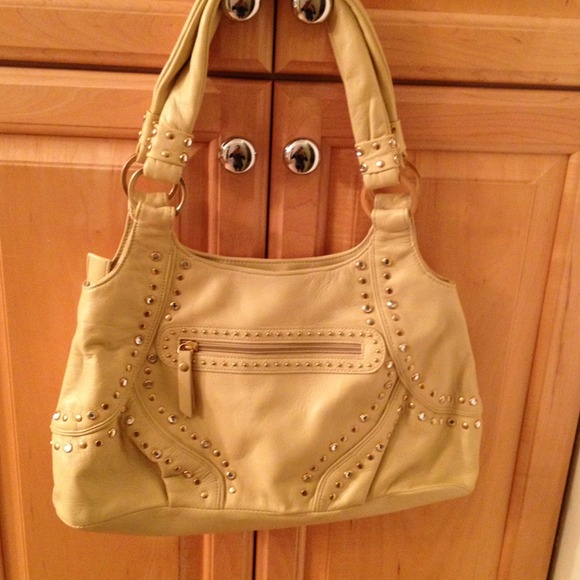 ❤Hold❤ stud leather purse medium great cond