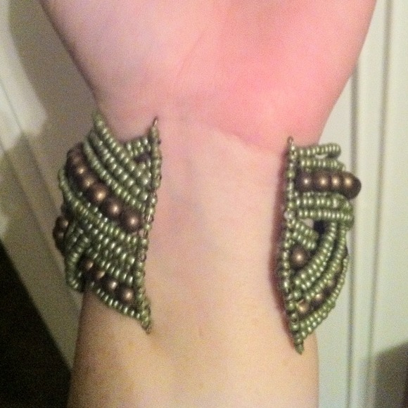 Multi colored, three strand open back bracelet. - Picture 4 of 4