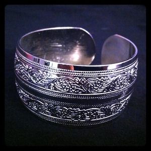 Oriental Silver Metal Bangle Bracelet. Brand New!