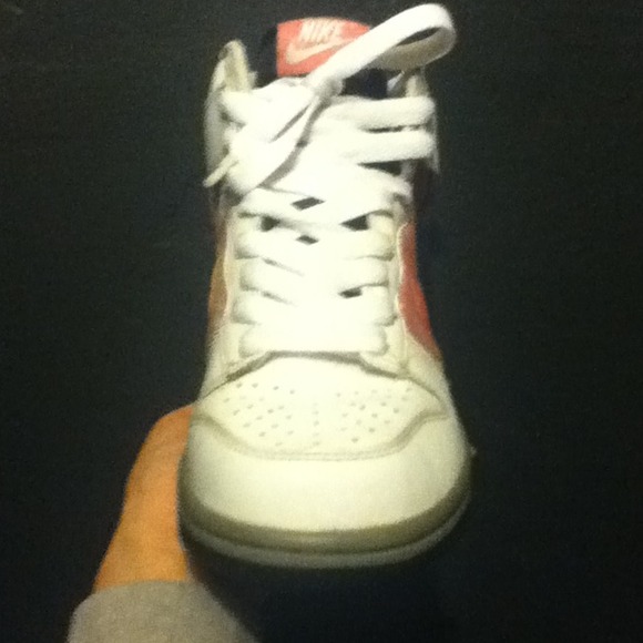 🚫Sold🚫Nikes - Picture 2 of 4