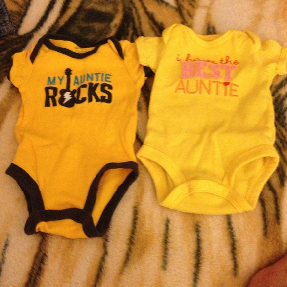 Bundle of 2 onesies