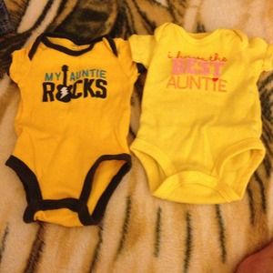 Bundle of 2 onesies