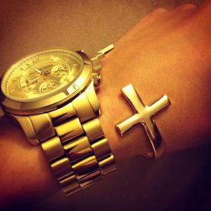 Beautiful double cross bangle