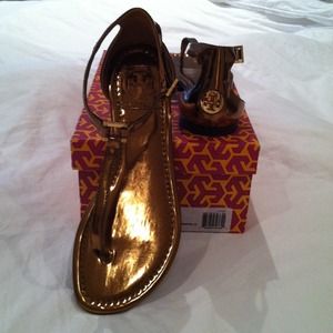 🌟SOLD🌟Authentic New Tory Burch Thong Sandals