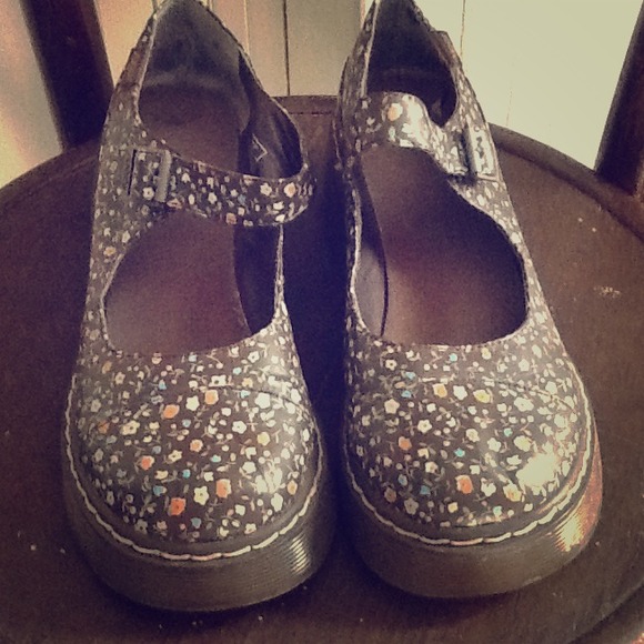 Sugar size 7 Mary Janes with small platform