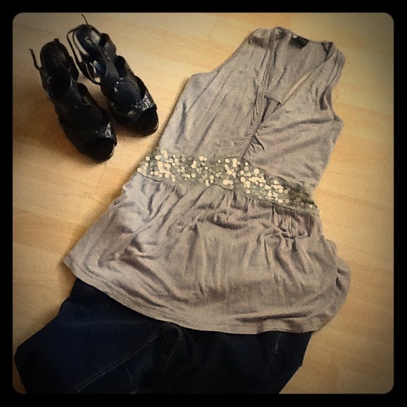 ***SOLD***Super cute top!!