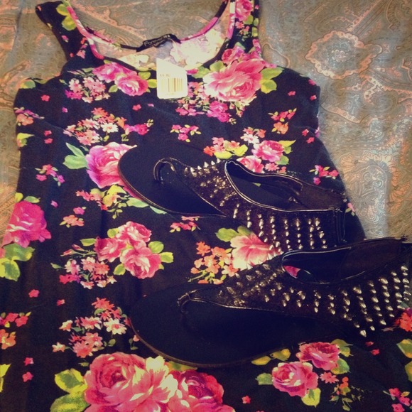 Cute sexy tight floral dress.