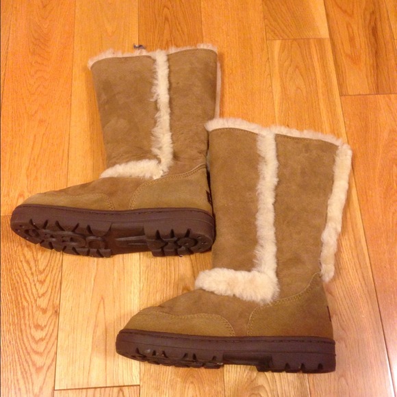 Sundace size 7 woman's Uggs.