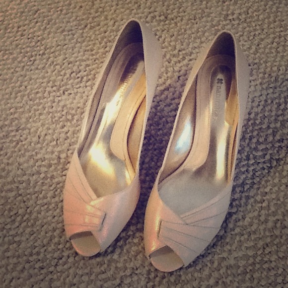 Vintage-style Naturalizer heels WORN ONCE!
