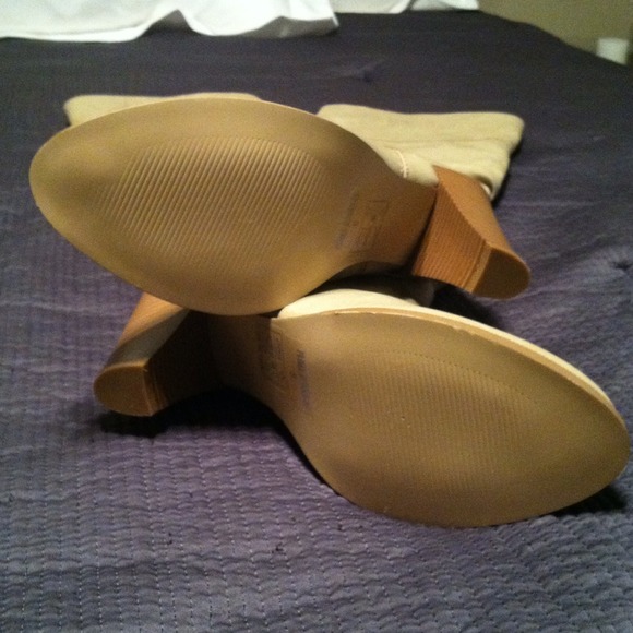 Tan Boots - Picture 3 of 4