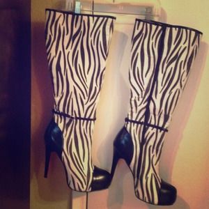 💝Sold💝for Mele until 2/22/13 Zebra Boots