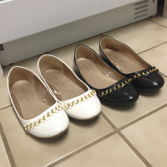 2 Gold Chain flats B&W!