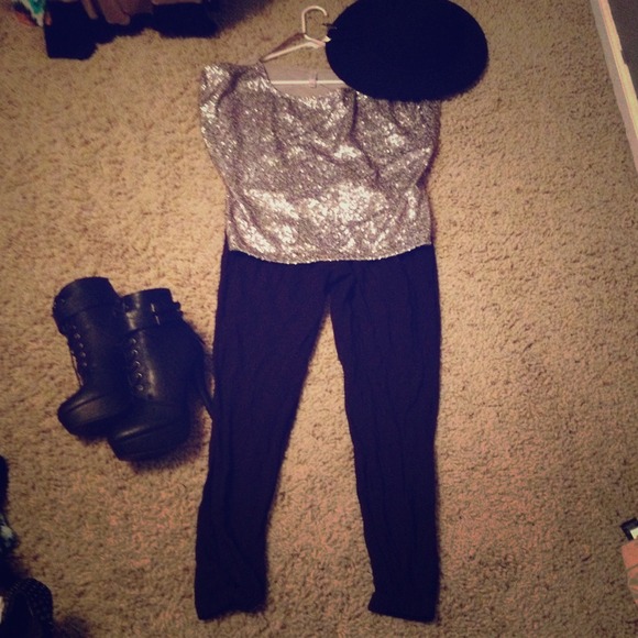 Black harem pants 🔫 SOLD