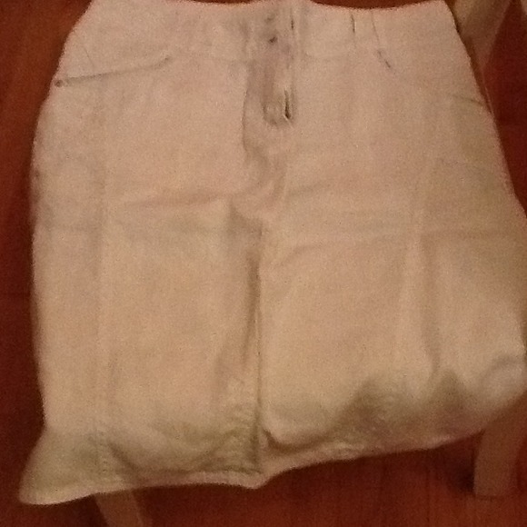 Sanctuary off white short skirt. Size xs.